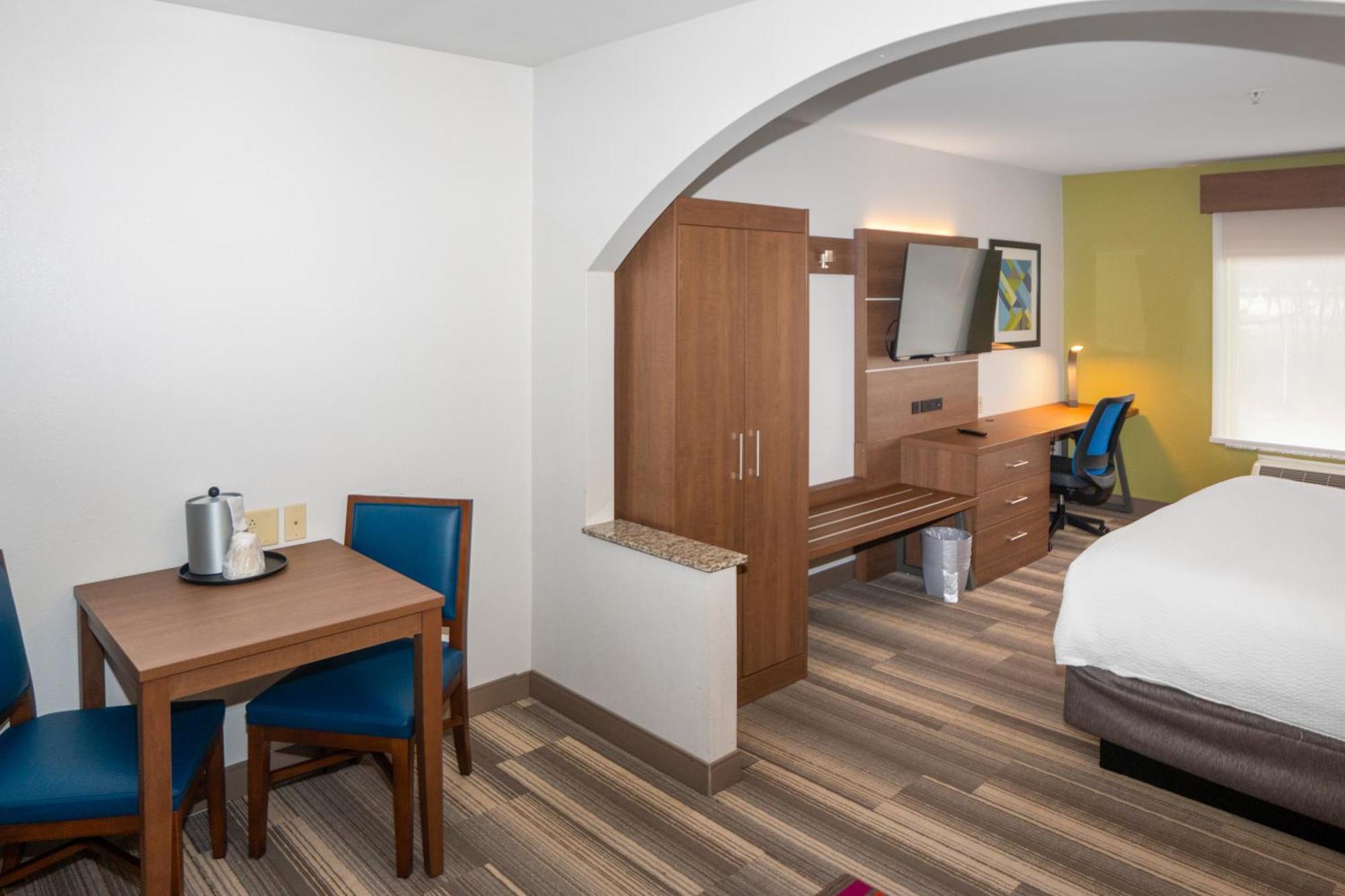 Holiday Inn Express And Suites Stroudsburg-Poconos By Ihg Exterior photo