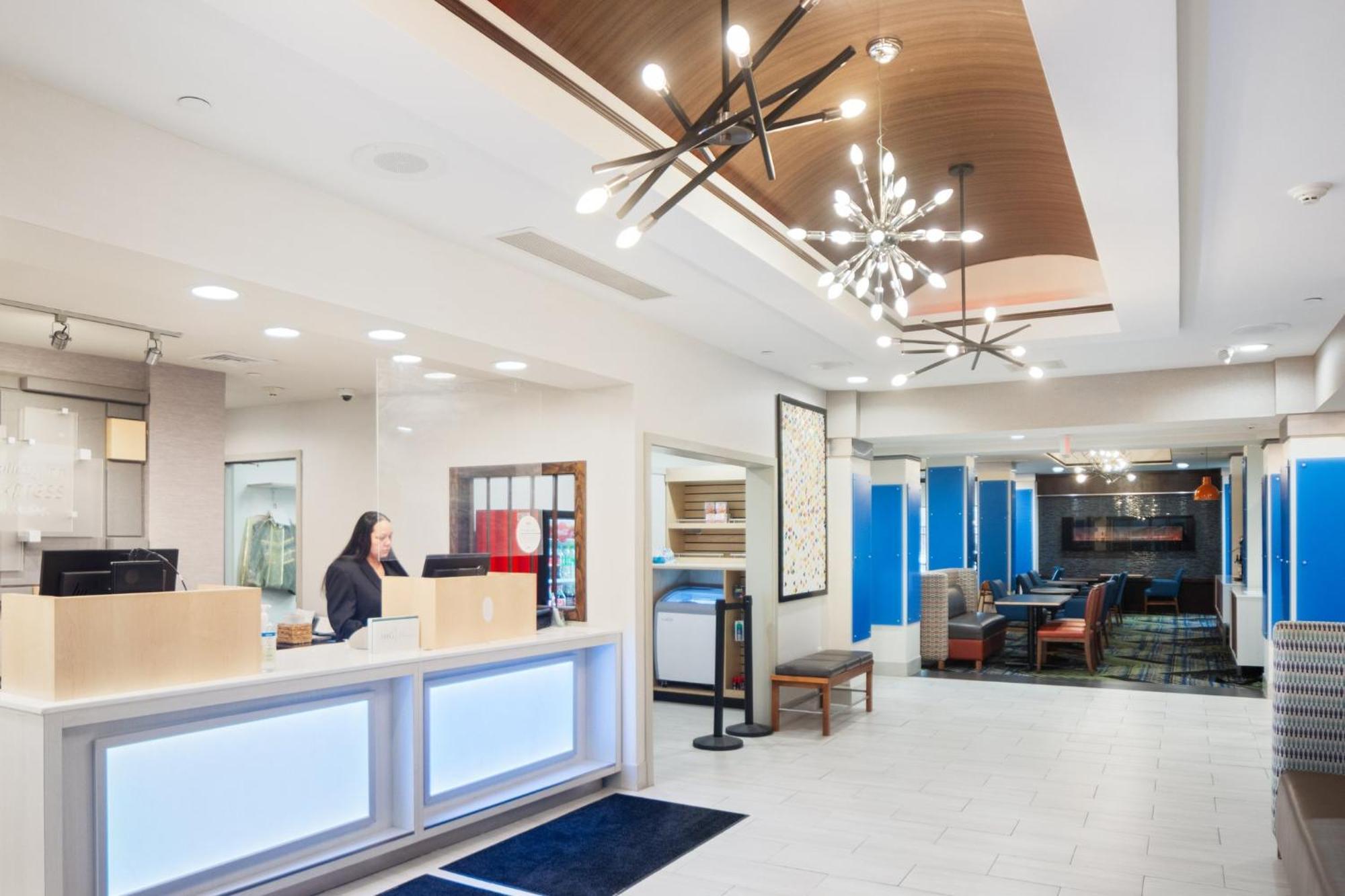 Holiday Inn Express And Suites Stroudsburg-Poconos By Ihg Exterior photo