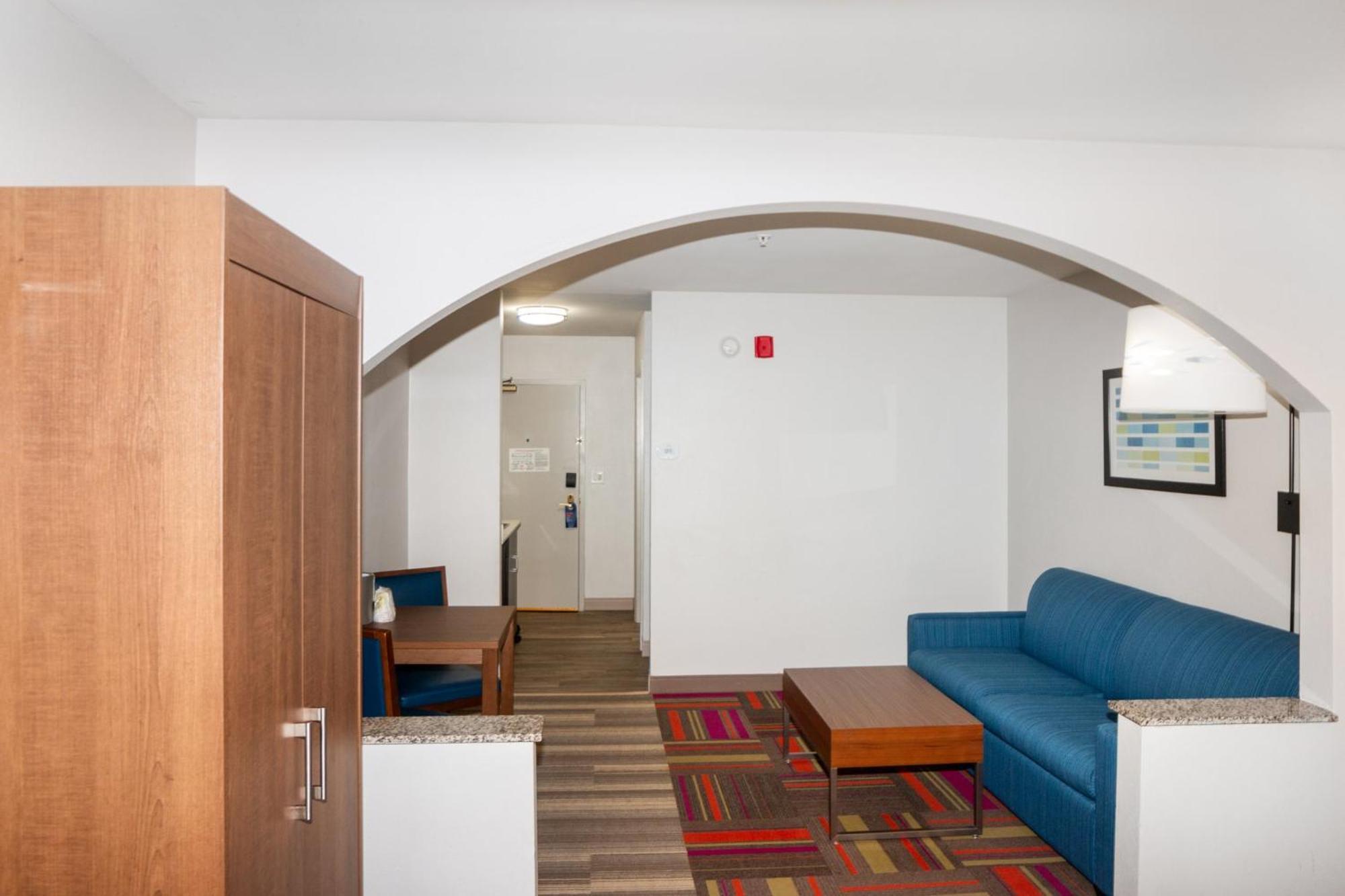Holiday Inn Express And Suites Stroudsburg-Poconos By Ihg Exterior photo